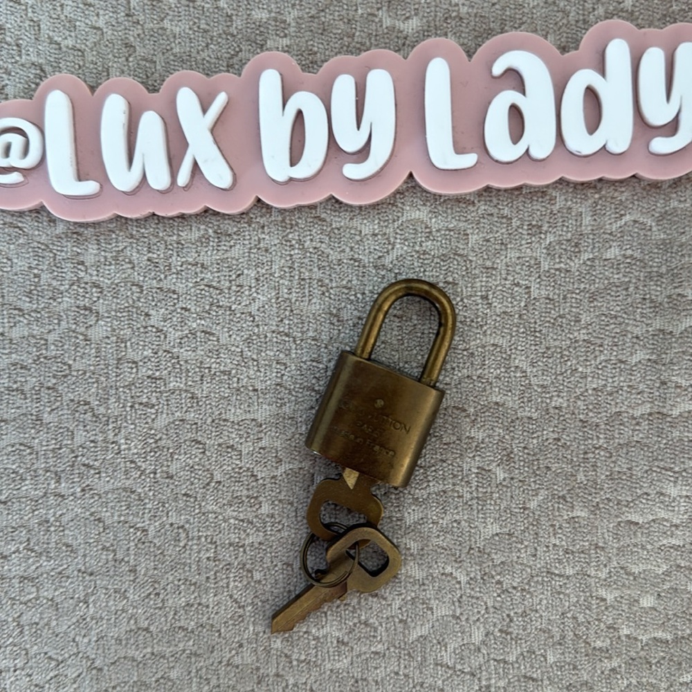 Louis Vuitton lock and 2 keys #310